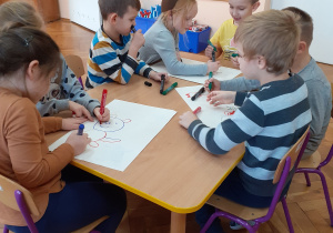 Dzieci rysują misia