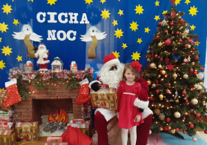 Amelka pozuje ze św. Mikołajem