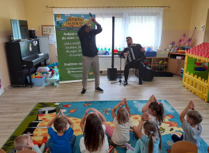 Pan Maciek opowiada o tempie w muzyce.